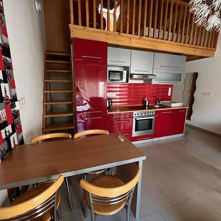 City Apartman Haz Балатонлеле Екстериор снимка