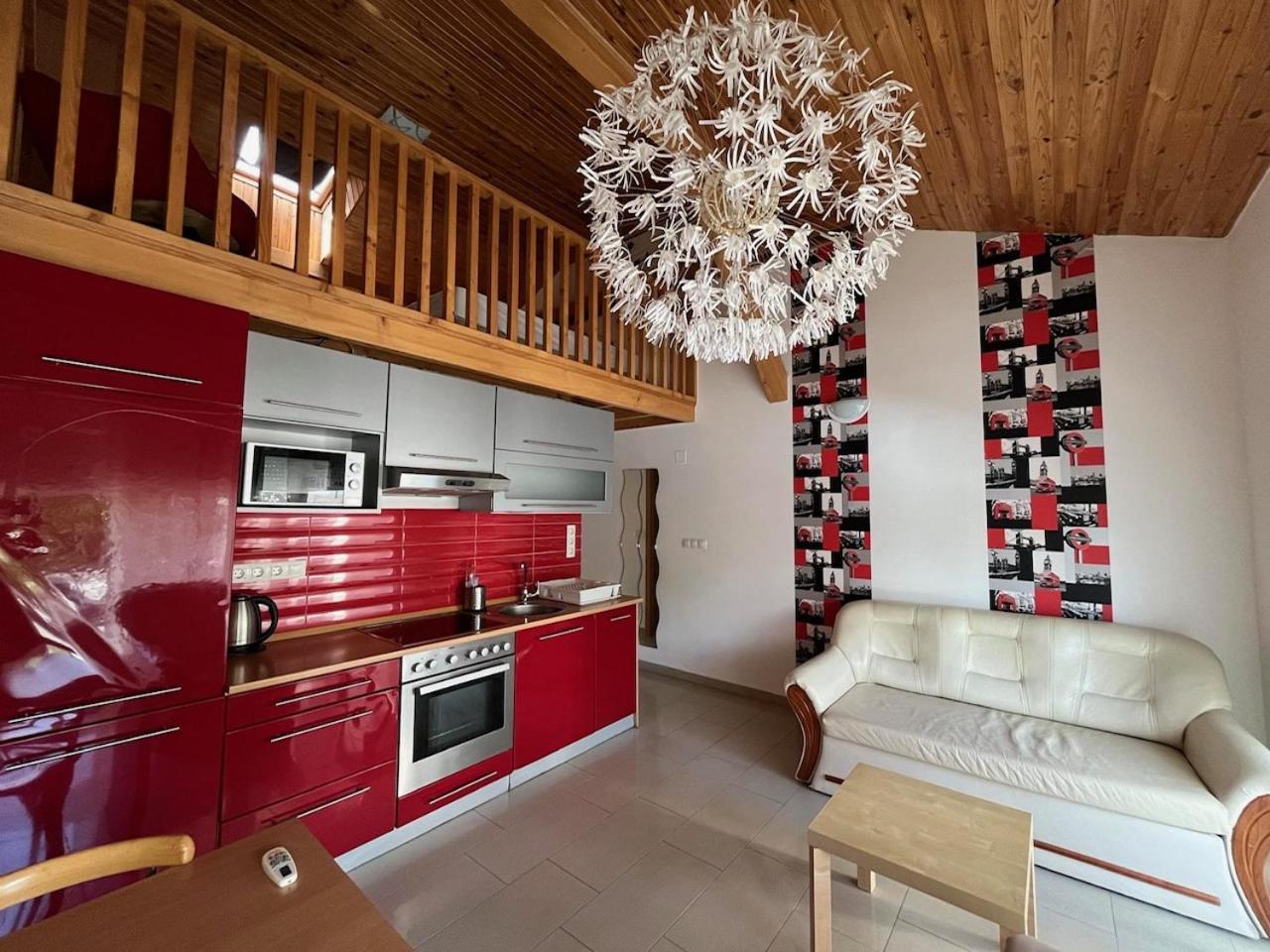 City Apartman Haz Балатонлеле Екстериор снимка