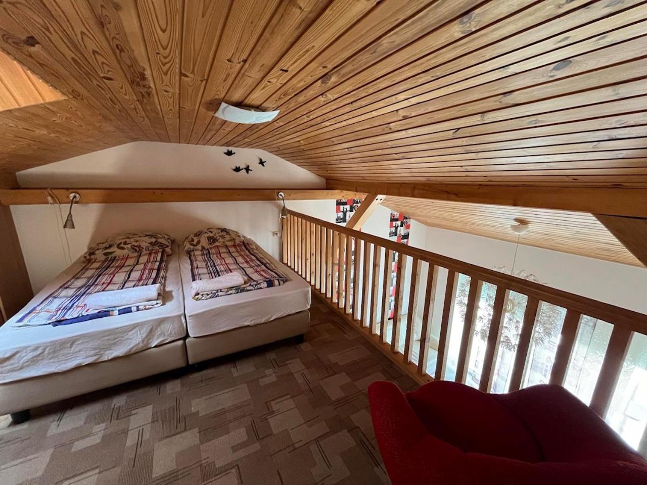 City Apartman Haz Балатонлеле Екстериор снимка