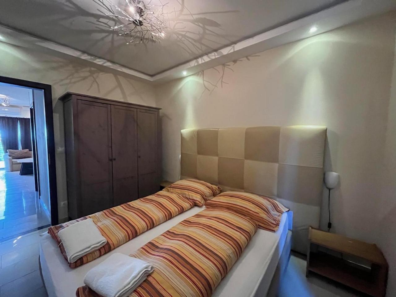 City Apartman Haz Балатонлеле Екстериор снимка