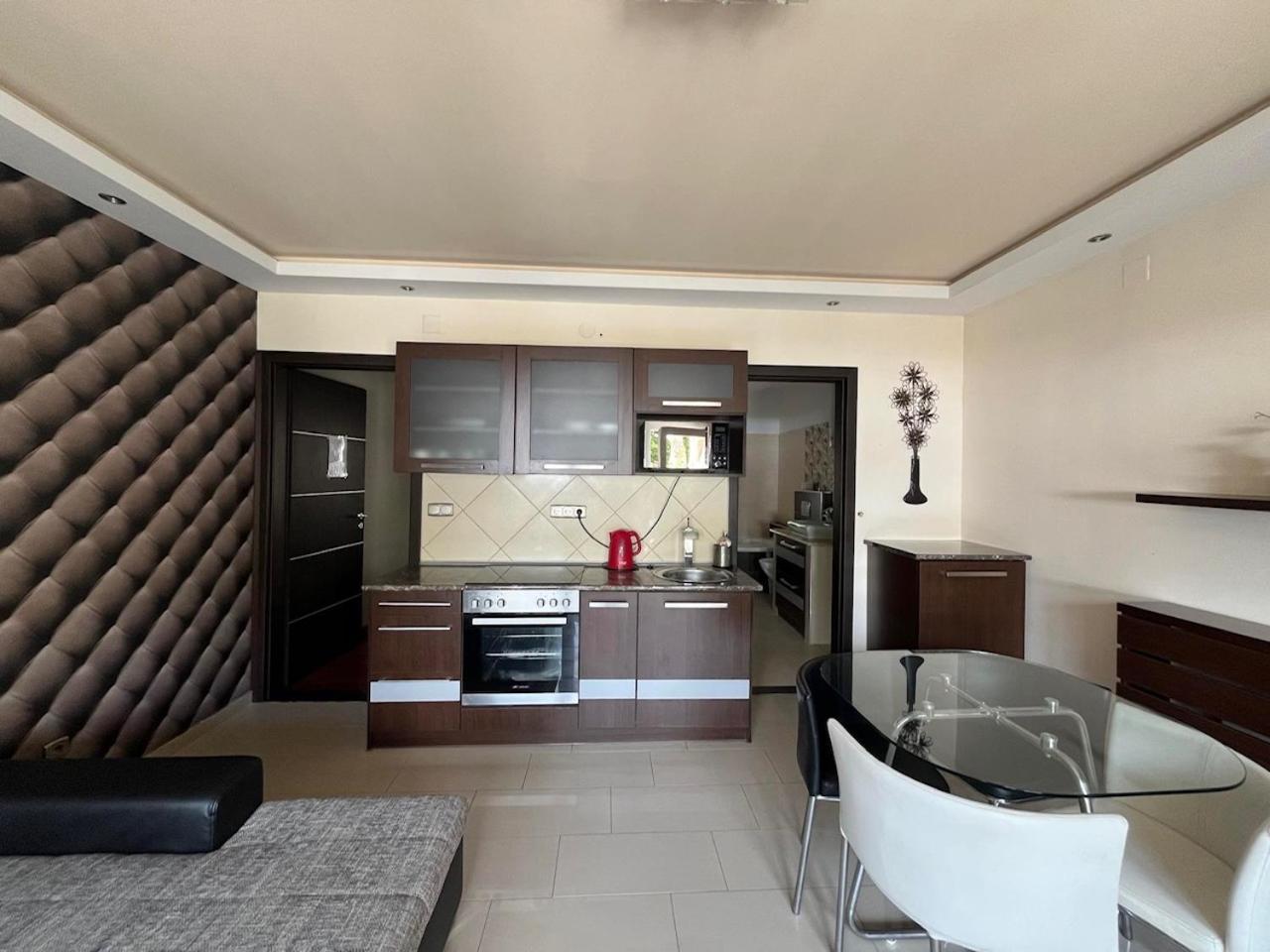 City Apartman Haz Балатонлеле Екстериор снимка
