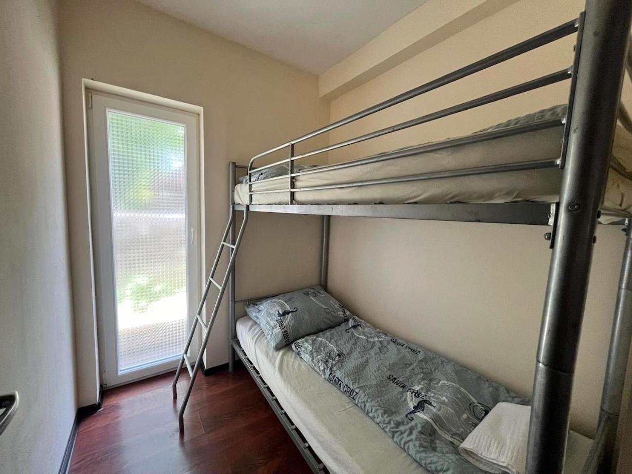 City Apartman Haz Балатонлеле Екстериор снимка