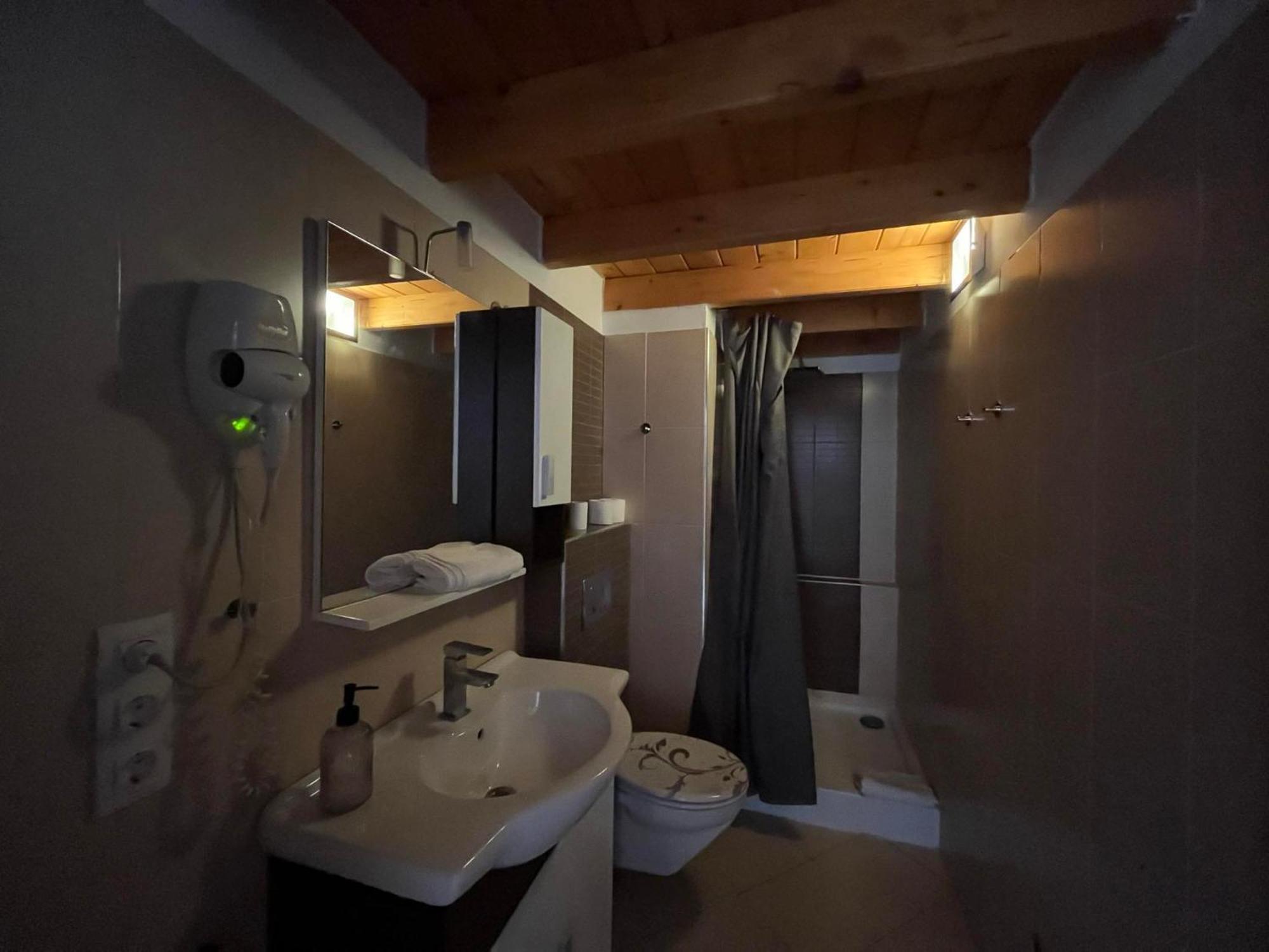 City Apartman Haz Балатонлеле Екстериор снимка