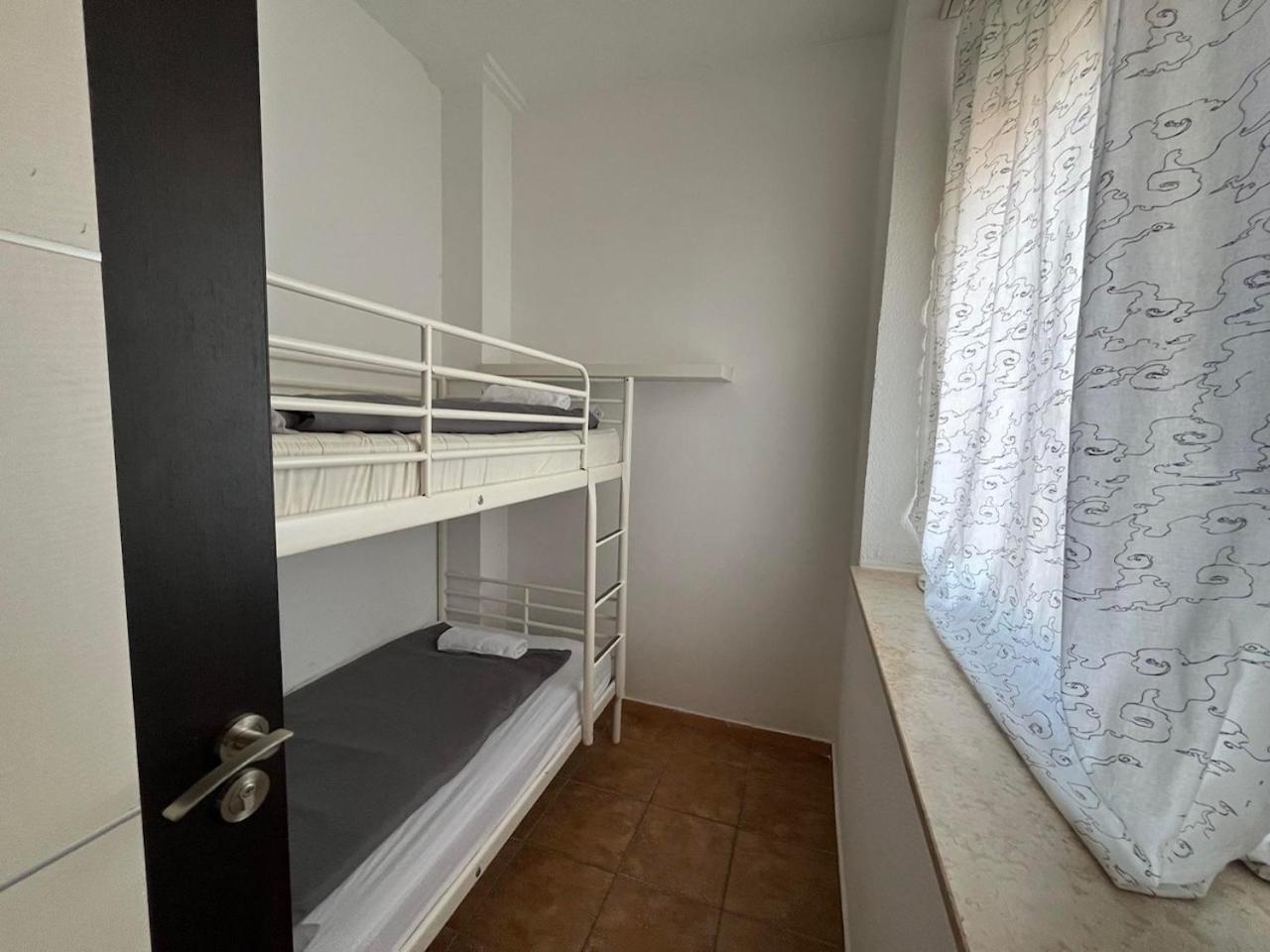 City Apartman Haz Балатонлеле Екстериор снимка